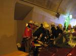 Tunneluebung-Tueroeffnung-mit-Spreizer
