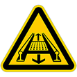 Warnung vor Gefahr durch eine Förderanlage im Gleis